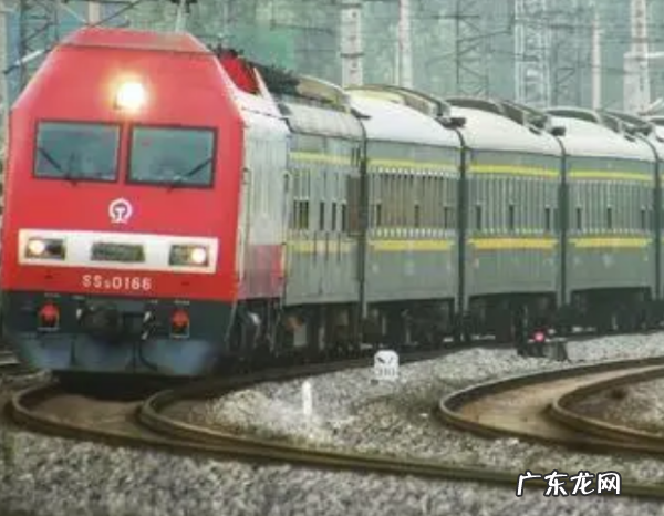 火车d和c的区别是什么,火车c字头和d字头的区别火车c开头和d哪个快