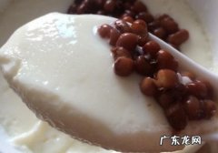 双皮奶在冰箱能放几天,双皮奶可以放冰箱过夜 双皮奶过夜了还能吃