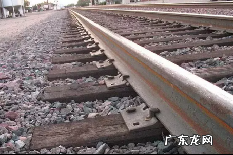 火车道上的石子的作用,火车轨道为什么要铺那么多石头的兼职