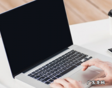 电脑屏幕出现彩色条纹怎么解决,显示器出现彩色竖条怎么办