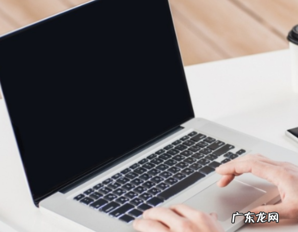 电脑屏幕出现彩色条纹怎么解决,显示器出现彩色竖条怎么办