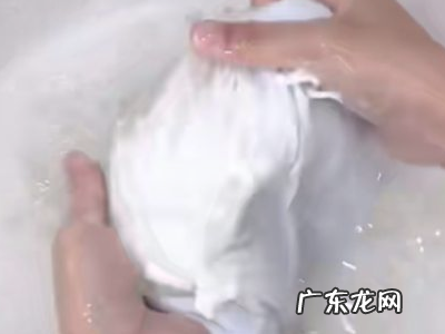 咖啡洒在了白衣服上怎么办,白色衣服染了咖啡怎么洗掉