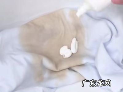 咖啡洒在了白衣服上怎么办,白色衣服染了咖啡怎么洗掉