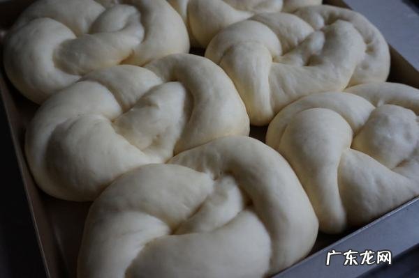 面包发酵时间一般多久,面包发酵需要多长时间最好