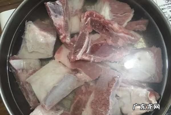 牛排骨和什么煲汤最好,牛排骨汤要放什么食物一起煲汤最好喝