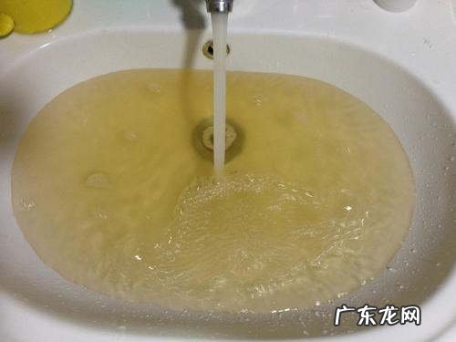 停水后水很黄怎么处理,停水后自来水黄黄的怎么回事能洗澡