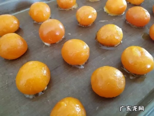 月饼刚烤完是软的,月饼为什么刚做出来很硬