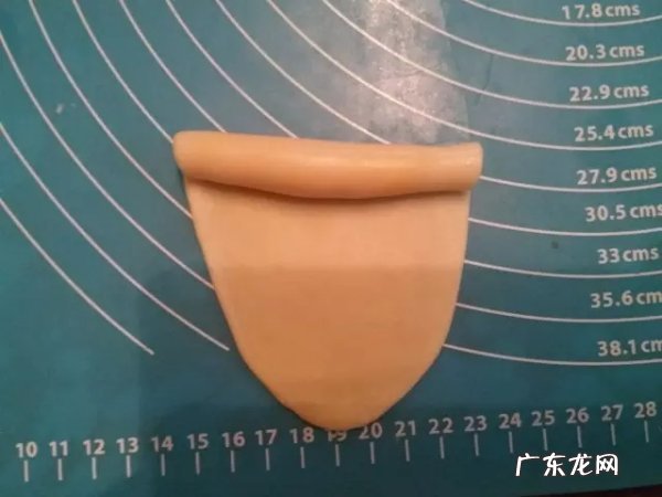 月饼刚烤完是软的,月饼为什么刚做出来很硬
