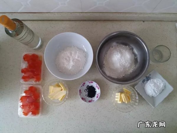 月饼刚烤完是软的,月饼为什么刚做出来很硬