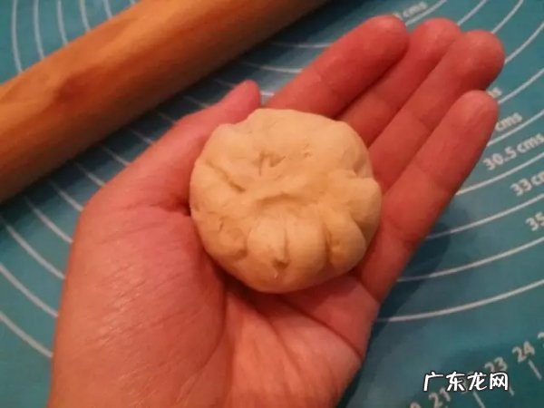 月饼刚烤完是软的,月饼为什么刚做出来很硬