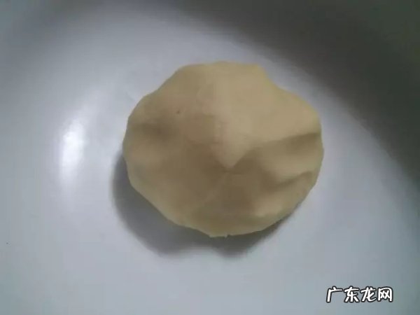 月饼刚烤完是软的,月饼为什么刚做出来很硬