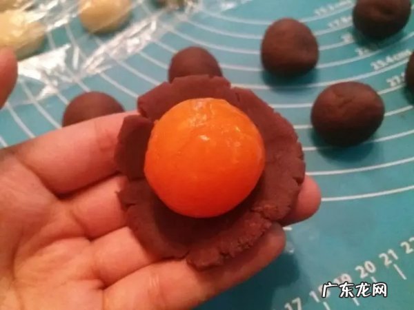 月饼刚烤完是软的,月饼为什么刚做出来很硬