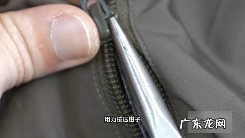 衣服拉链掉了怎么装回去,衣服拉链头掉了怎么装回去