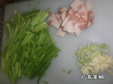花菜炒肉片怎么炒好吃,菜花炒肉片的做法家常菜