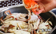 螃蟹流出来的黄东西是什么,螃蟹吐出黄色的液体是怎么回事