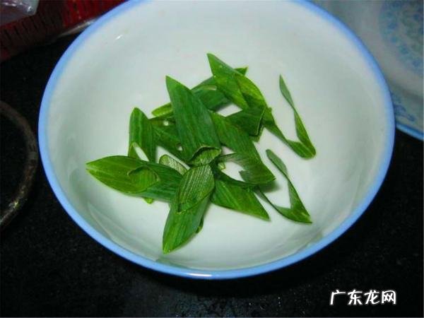 秋葵需要削皮去籽,秋葵的籽要去掉