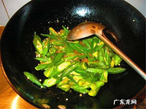 秋葵需要削皮去籽,秋葵的籽要去掉