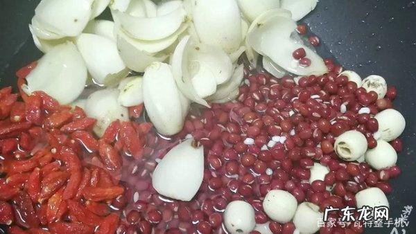 新鲜莲子煲汤要去芯,新鲜莲子怎么煮汤才好吃