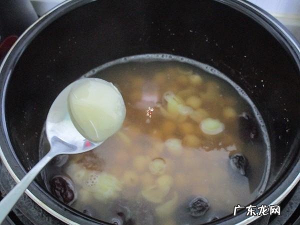 新鲜莲子煲汤要去芯,新鲜莲子怎么煮汤才好吃