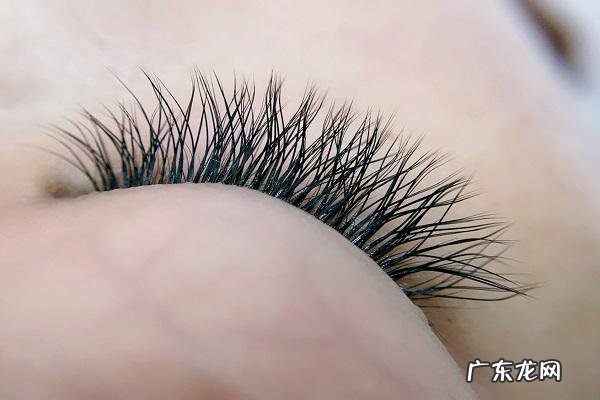 假睫毛怎么贴更自然,假睫毛如何贴