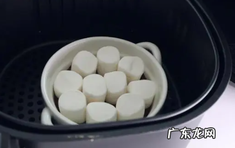 普通瓷碗能放入空气炸锅,空气炸锅里面可以放碗烤东西