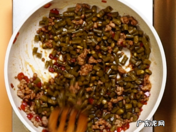 酸辣豆角的配方,酸辣豇豆角怎么腌制方法