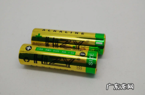 衬衫静电粘身怎么消除,衣服有静电怎么办处理方法