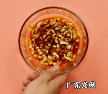 秋葵发黑了还能吃,秋葵上面黑色的是什么