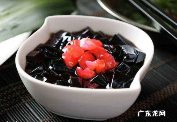 龟苓膏里面有乌龟,龟苓膏粉是乌龟做的