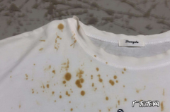 衣服沾上油渍怎么清洗,衣服上的油渍用什么能去除