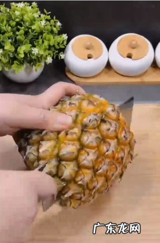 凤梨怎么剥着吃,菠萝怎么削皮最简单