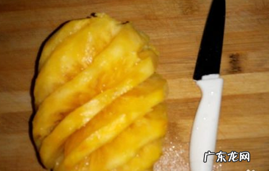 凤梨怎么剥着吃,菠萝怎么削皮最简单