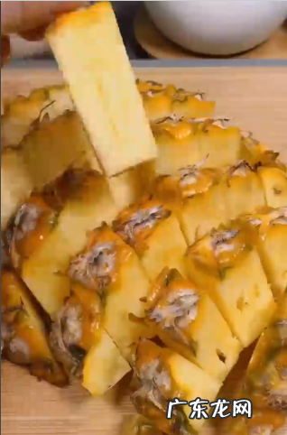 凤梨怎么剥着吃,菠萝怎么削皮最简单