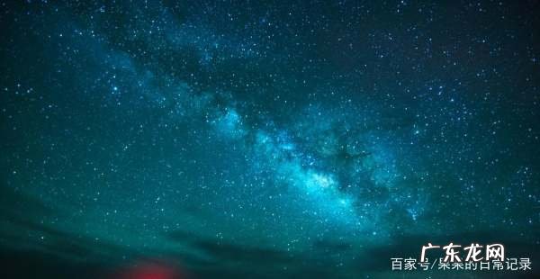 天上星星为何一闪一闪的,望向天空的