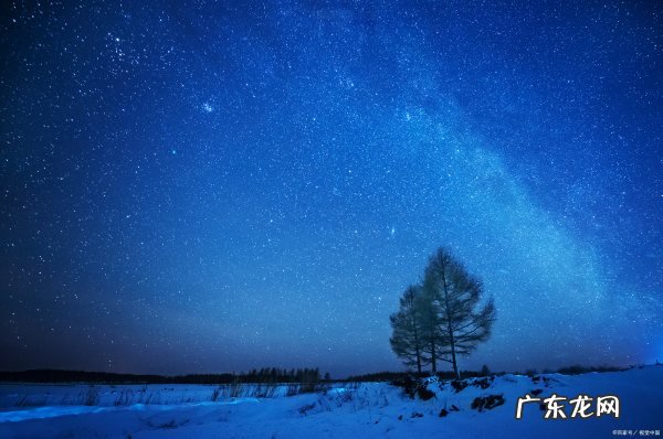 天上星星为何一闪一闪的,望向天空的