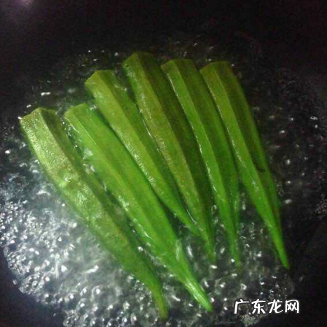 秋葵开水烫多久可以吃,秋葵一般要煮多久它才会熟