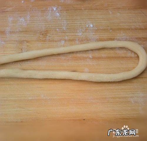 麻花为什么一炸就散,炸麻花的面揉不到一起