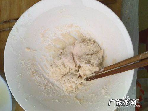 麻花为什么一炸就散,炸麻花的面揉不到一起