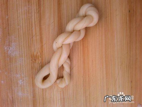 麻花为什么一炸就散,炸麻花的面揉不到一起