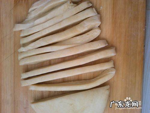 麻花为什么一炸就散,炸麻花的面揉不到一起