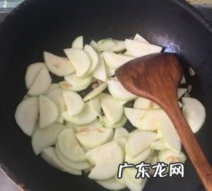 西葫芦面条家常做法,西葫芦糊塌子的家常做法