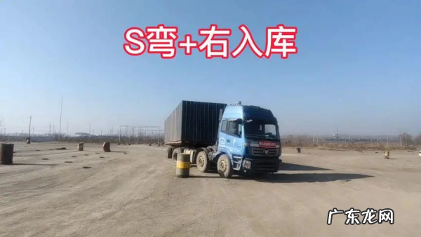 半挂右倒简单方法,半挂车倒车的方法与技巧