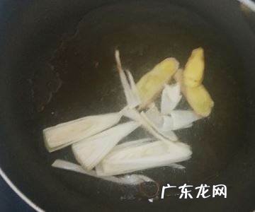 可乐和蒜头能一起煮吗,大蒜和碳酸饮料一起食用会食物中毒