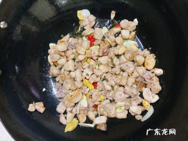 青椒子姜炒兔肉的做法,仔姜兔的做法