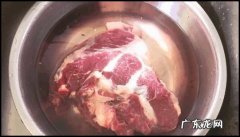 冻肉可以冷水浸泡解冻,冻肉可以放在冷水中解冻