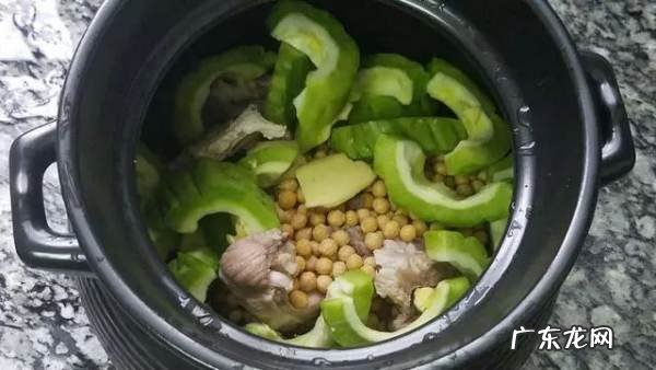 苦瓜汤里可以放黄豆,苦瓜和黄豆一起煲汤有什么效果