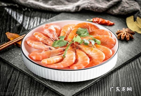 煮虾用热水还是冷水多长时间,煮大虾需要多长时间