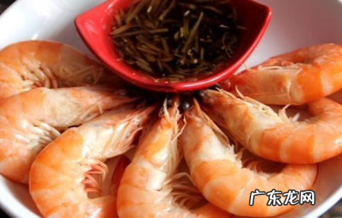 煮虾用热水还是冷水多长时间,煮大虾需要多长时间