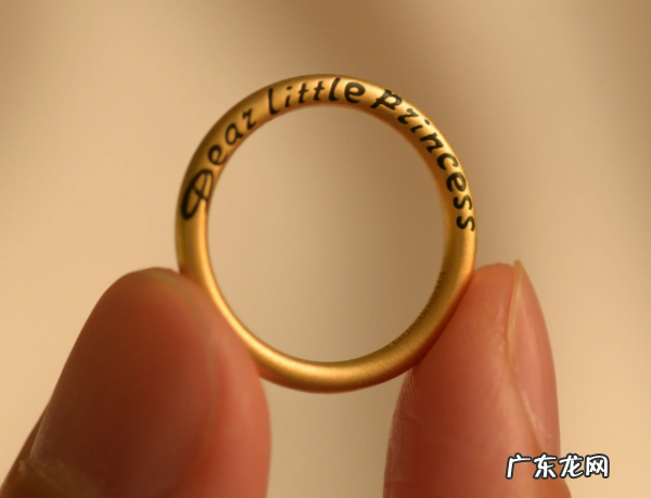 不同手指戴戒指的含义,男生0个手指戴戒指的含义