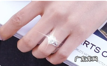 不同手指戴戒指的含义,男生0个手指戴戒指的含义
